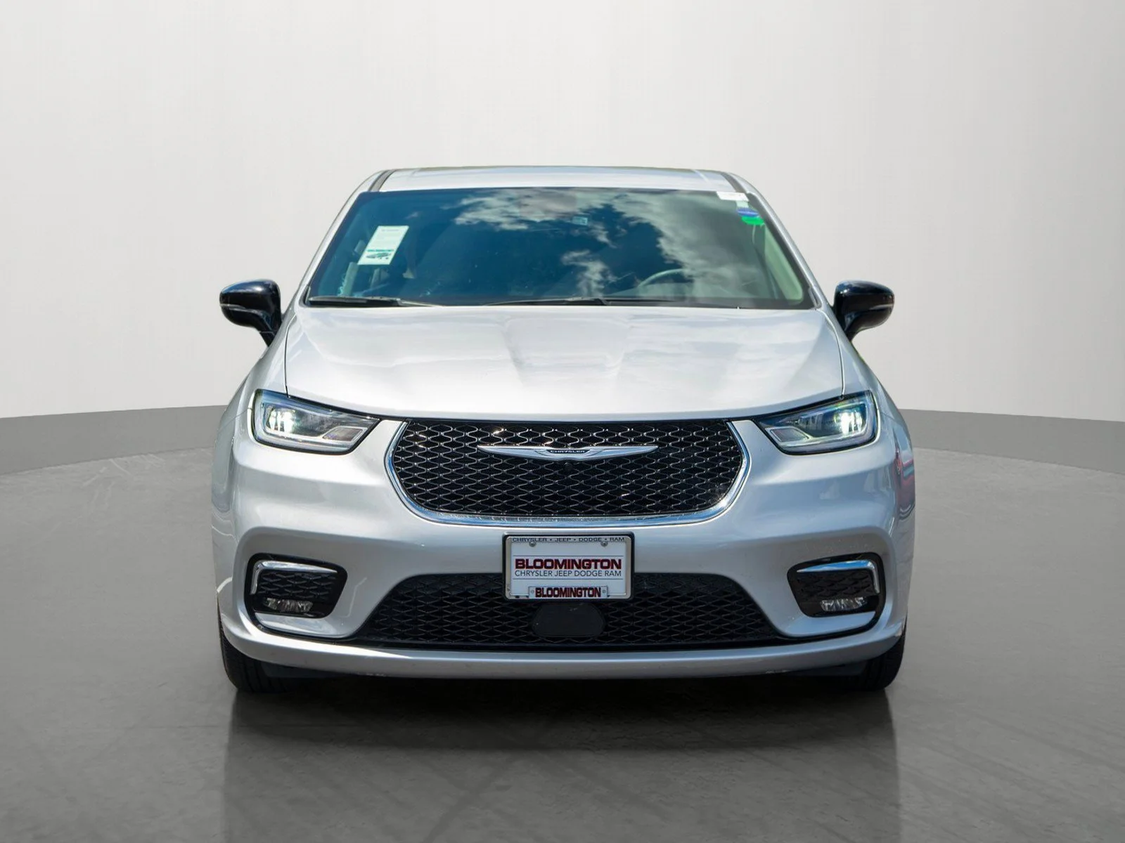 Used 2024 Chrysler Pacifica Touring L with VIN 2C4RC1BG9RR142672 for sale in Minneapolis, Minnesota