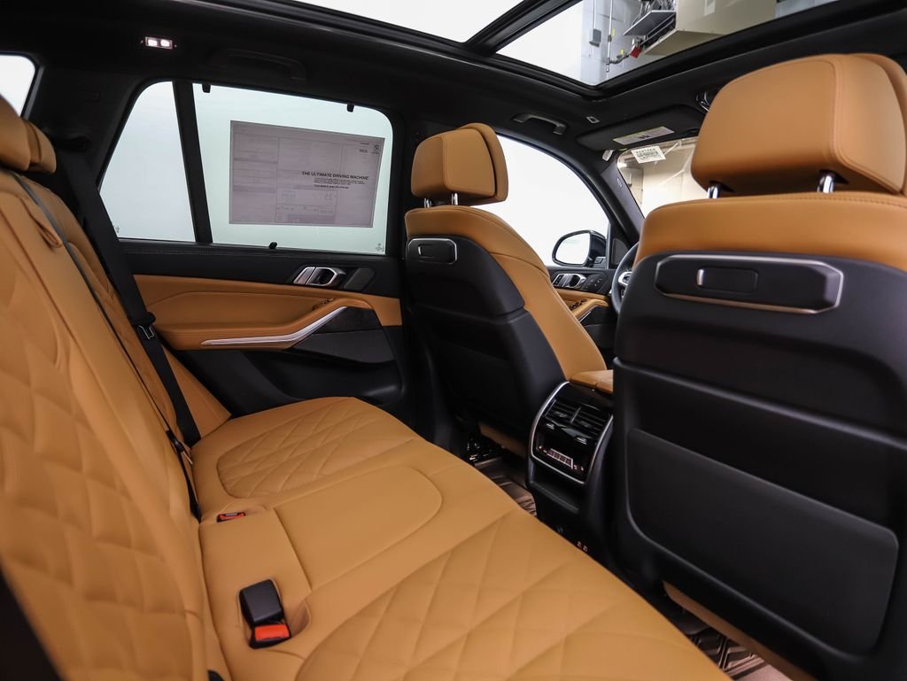 New 2026 Black Sapphire Metallic BMW xDrive40i image 25