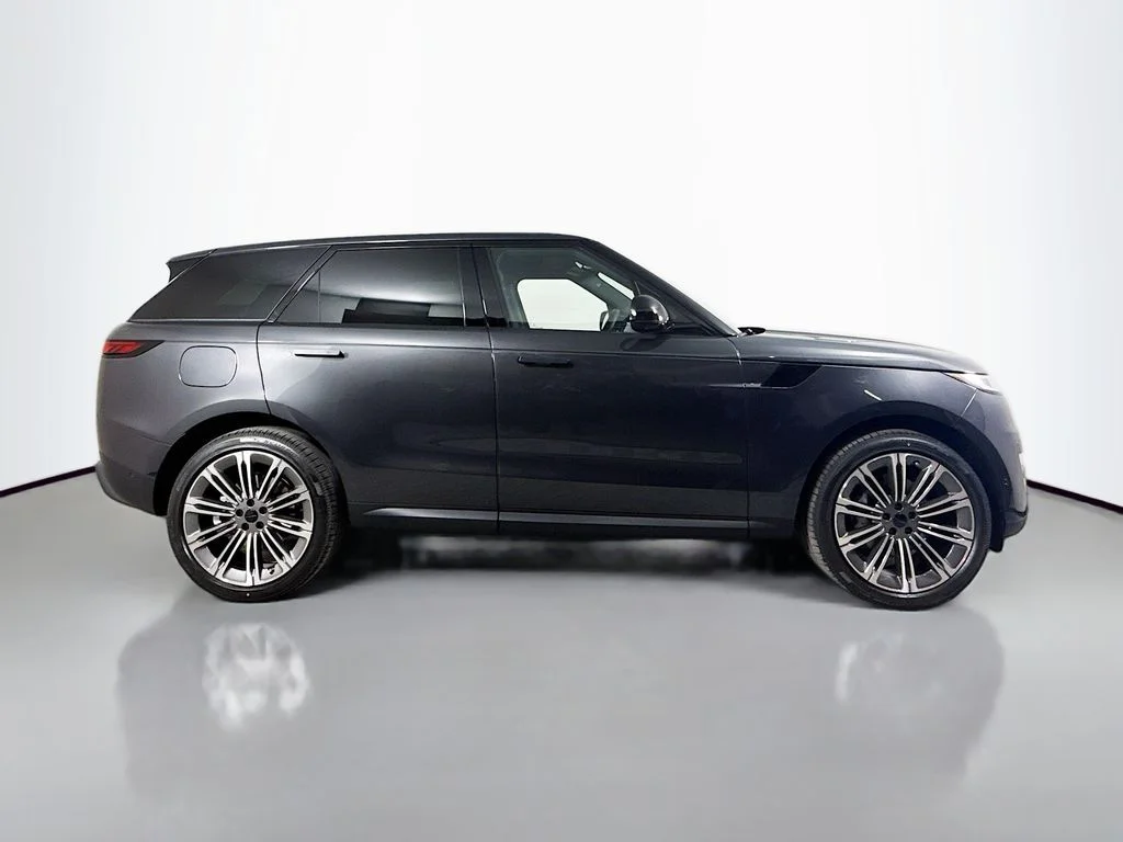New 2026 Carpathian Grey Land Rover SE image 4