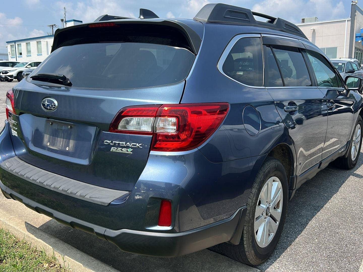 Used 2017 Twilight Blue Metallic Subaru Premium image 5