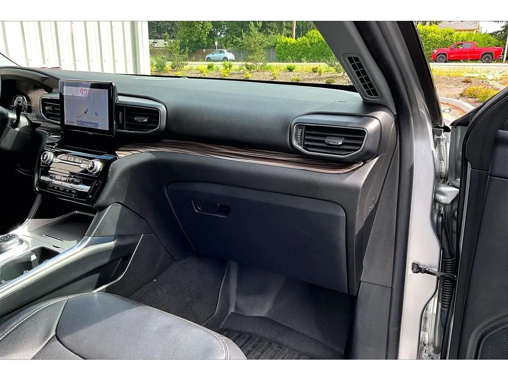 Used 2023 Iconic Silver Metallic Ford Limited image 16