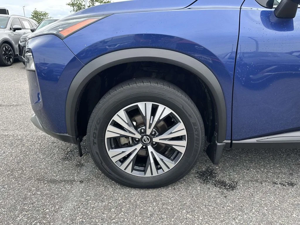 Used 2021 Blue Nissan SV image 17