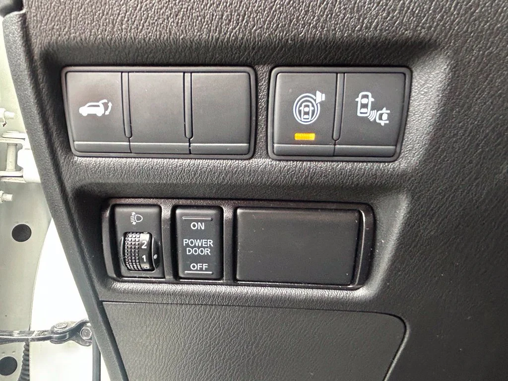 Certified Used 2017 White Nissan Platinum image 15