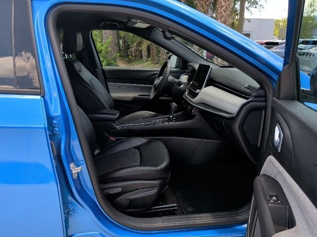 Used 2024 Hydro Blue Pearlcoat Jeep Latitude image 17