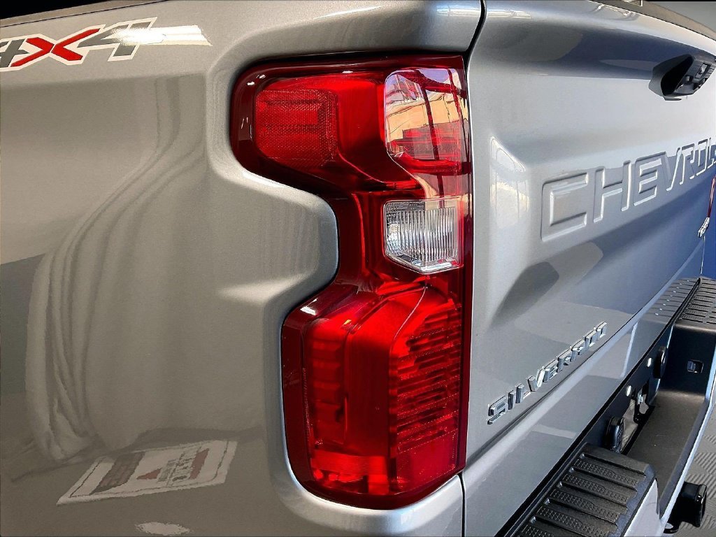 Used 2023 Gray Chevrolet Custom image 33