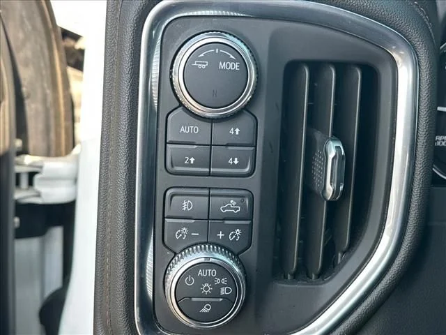 Used 2022 White GMC AT4 image 23
