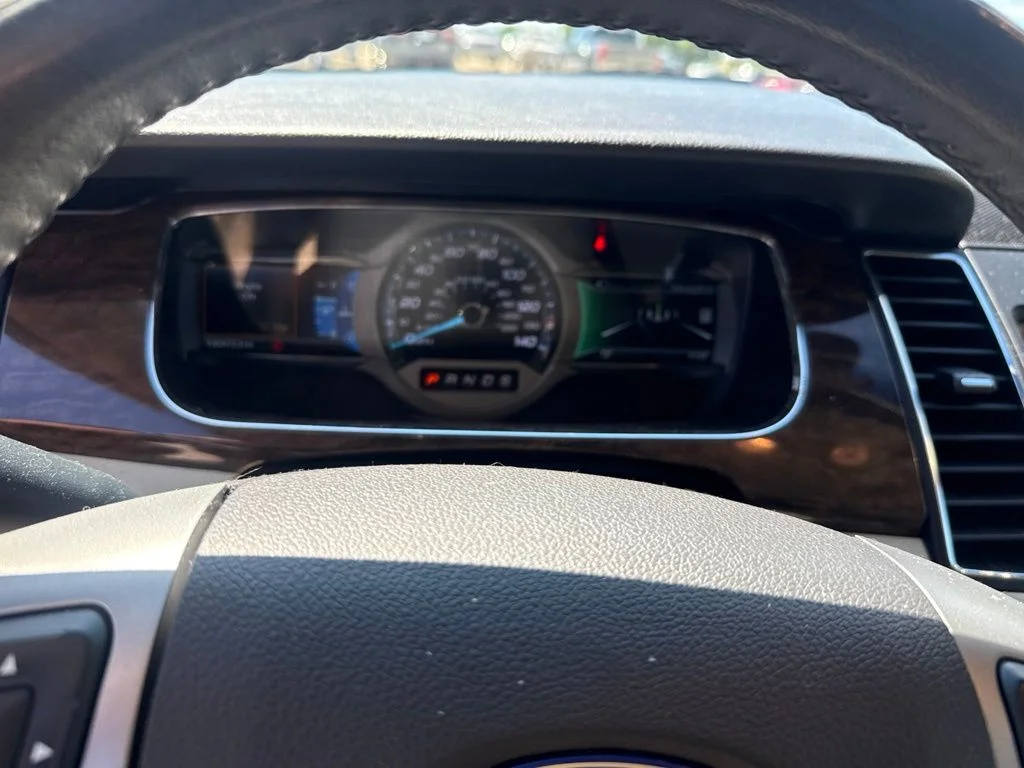 Used 2015  Ford Limited image 6