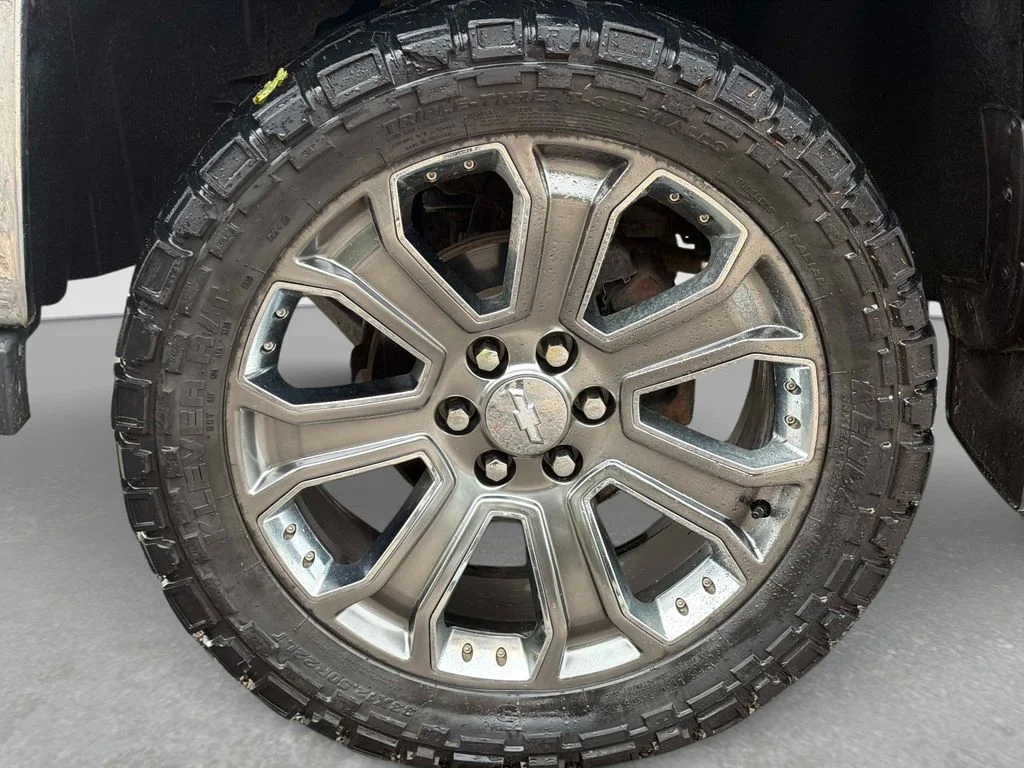 Used 2018 Black Chevrolet LT image 12