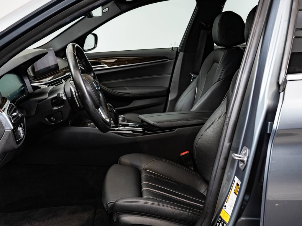 Used 2019 Bluestone Metallic BMW 540i xDrive image 22