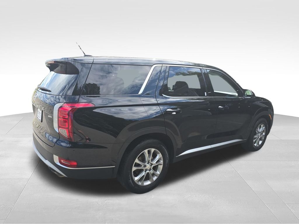 Used 2022 Black Hyundai SE image 5
