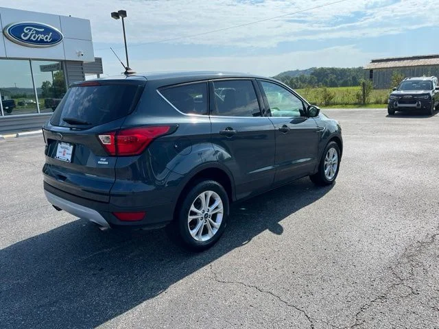 Used 2019 Green Ford SE image 3
