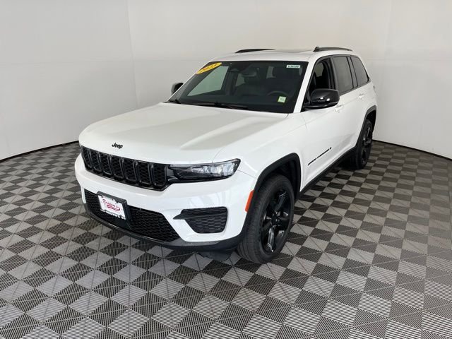 Used 2023 White/off-white Jeep Altitude X image 3