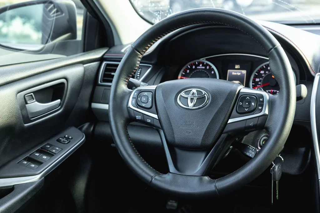 Used 2016 Blizzard Pearl Toyota SE image 26