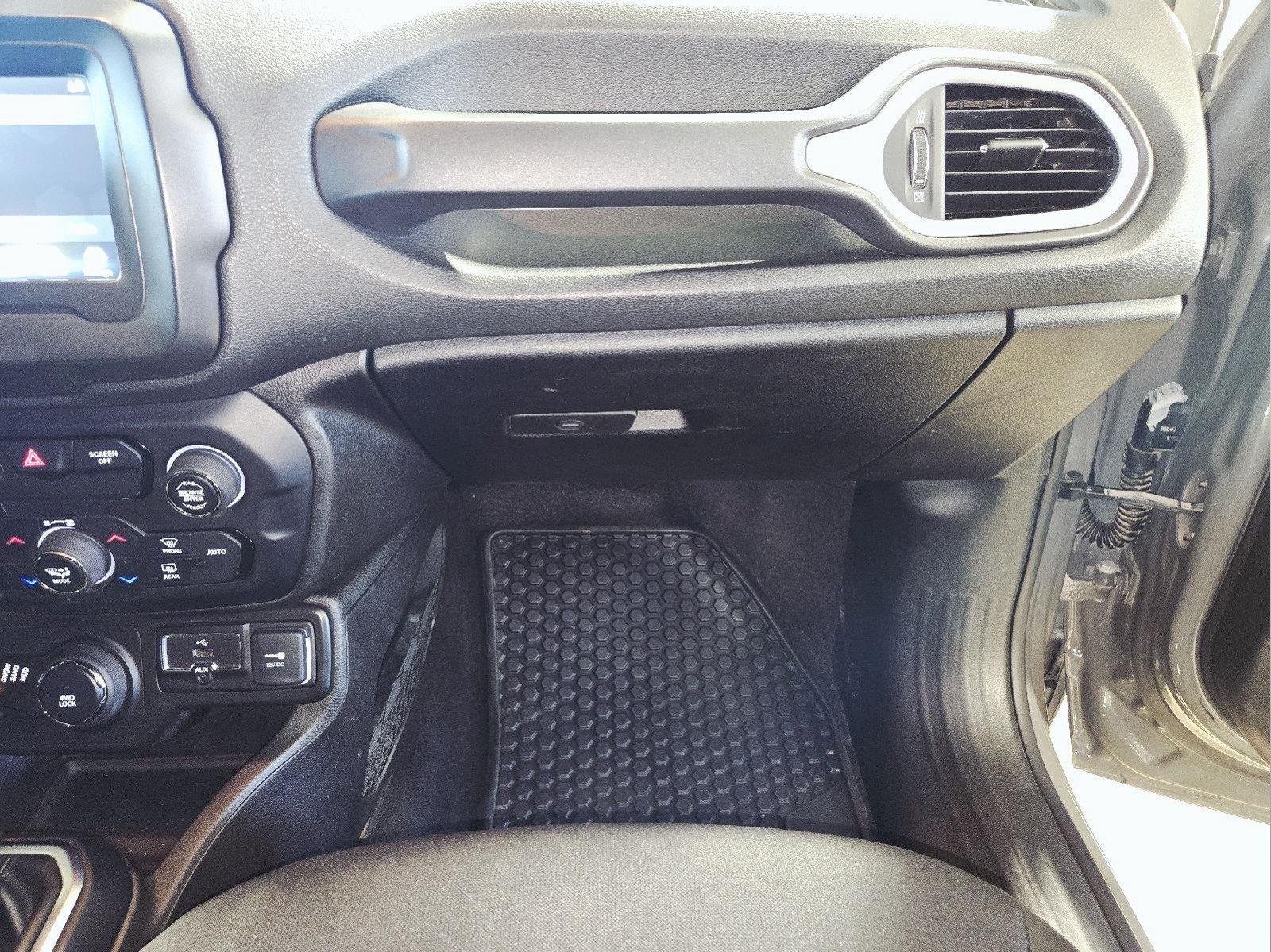 Used 2020 Sting-Gray Clearcoat Jeep Latitude image 42