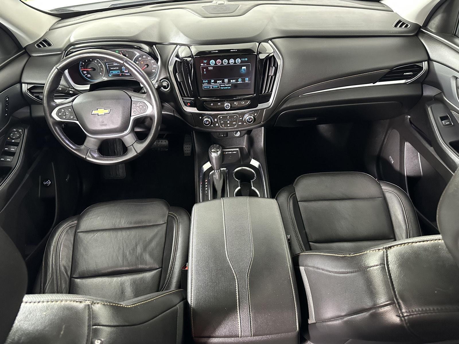 Used 2018 Iridescent Pearl Tricoat Chevrolet Premier image 9