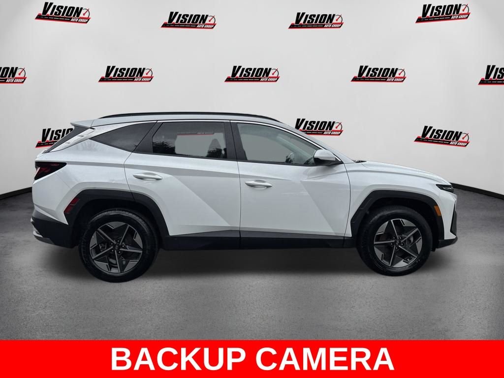 Used 2025 White Hyundai SEL image 4