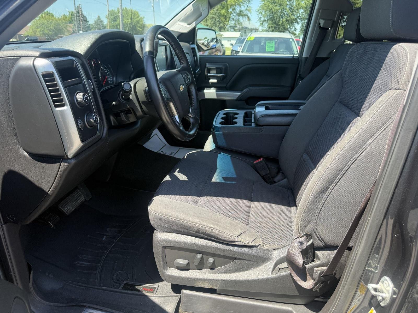 Used 2017 GRAPHITE METALLIC Chevrolet LT image 11