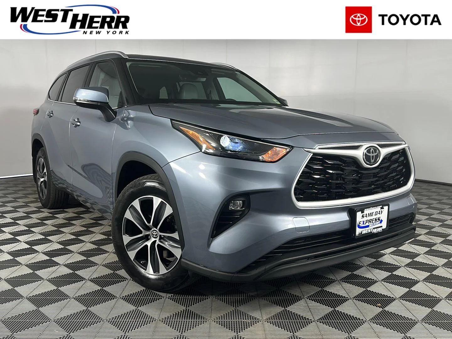 Used 2023 Moon Dust Toyota XLE image 1
