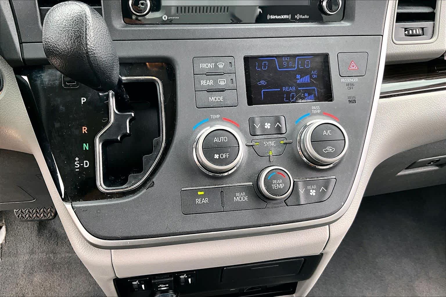 Used 2020 Blizzard Pearl Toyota XLE Premium image 33
