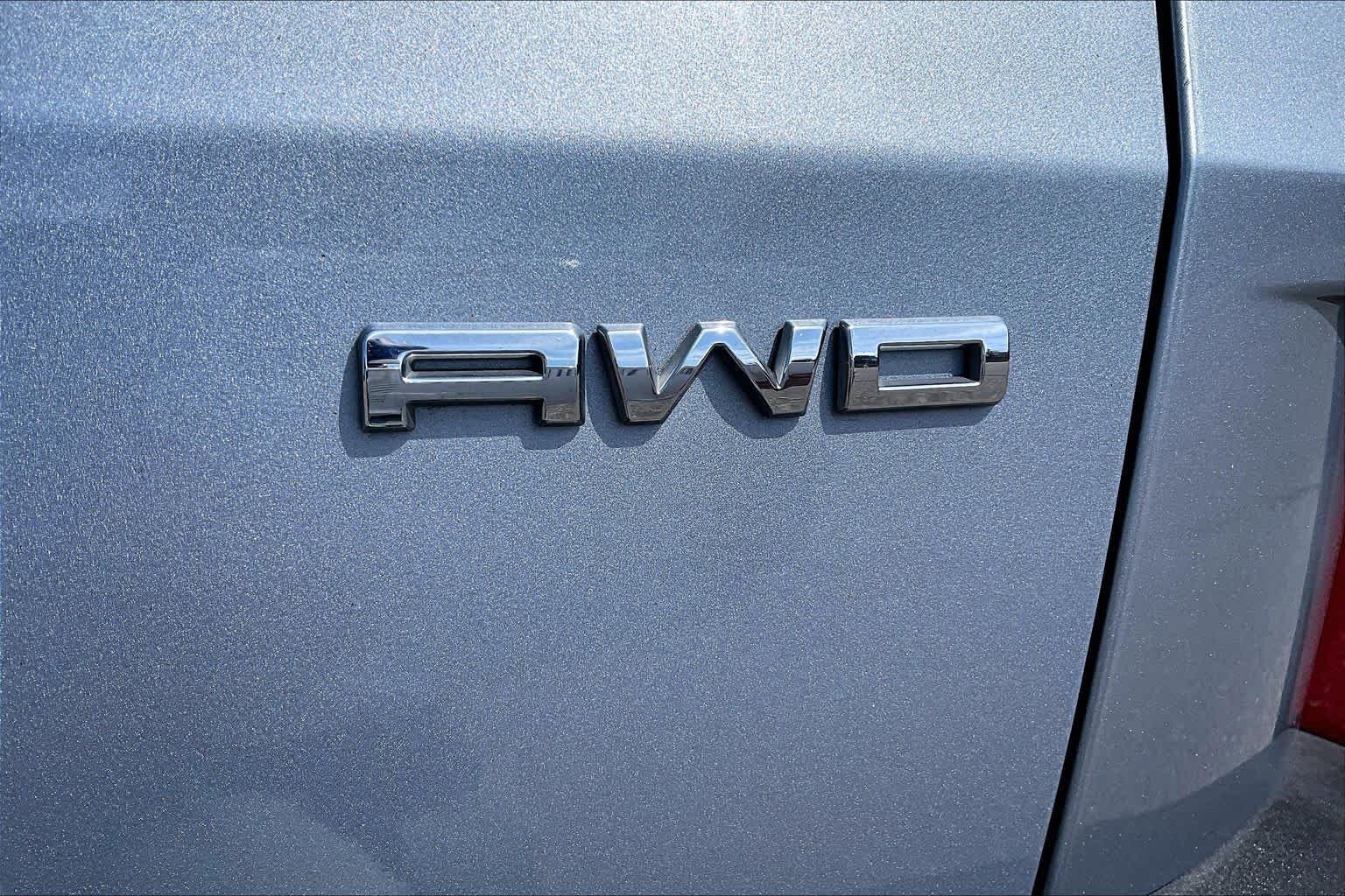 Used 2022 Iced Blue Silver Ford SE image 10