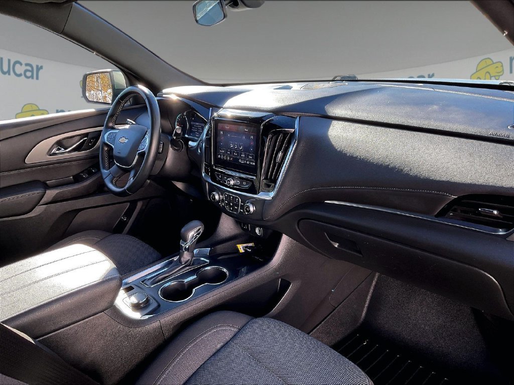 Used 2023 Silver Sage Metallic Chevrolet AWD image 14