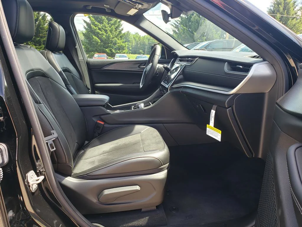 2025 Jeep Grand Cherokee Altitude - Photo 16