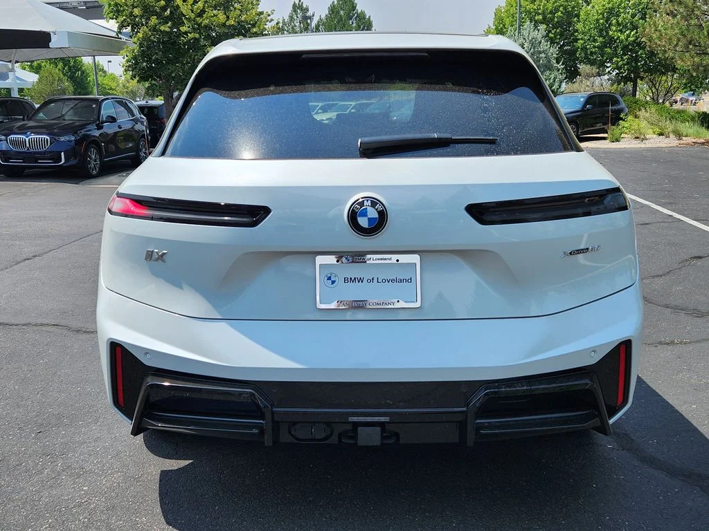 Used 2026 White Metallic BMW xDrive60 image 15