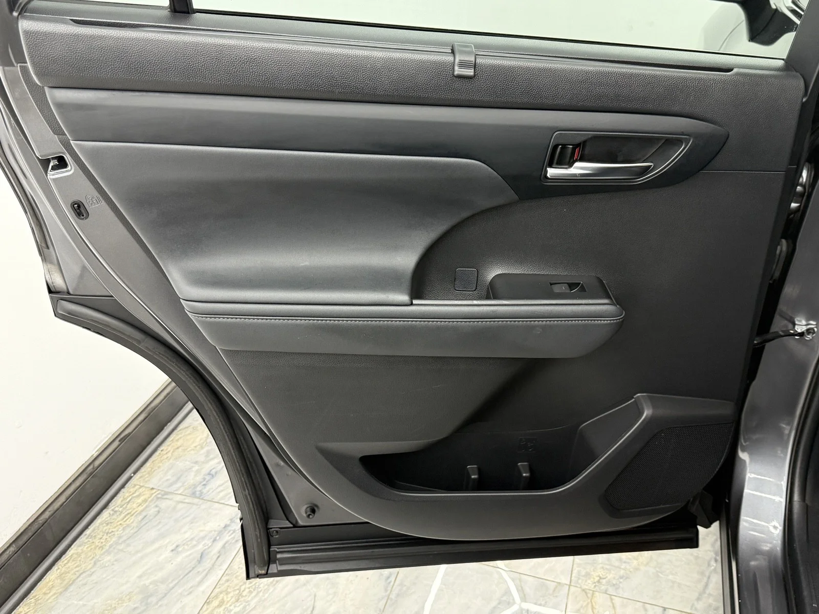 Used 2022 Magnetic Gray Metallic Toyota Hybrid XLE AWD image 40