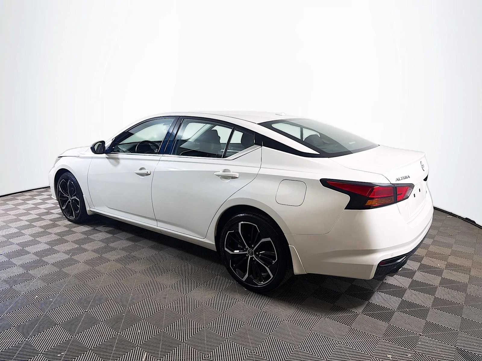 Certified Used 2025 Pearl White Tricoat Nissan SR image 6