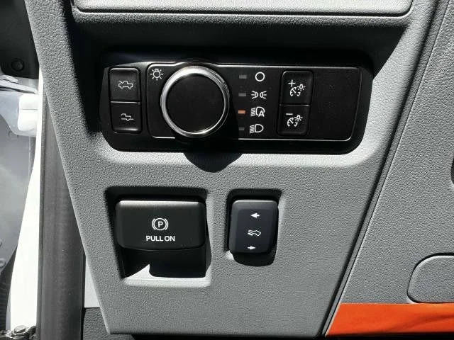 2025 Ford F-150 Lightning Flash - Photo 14