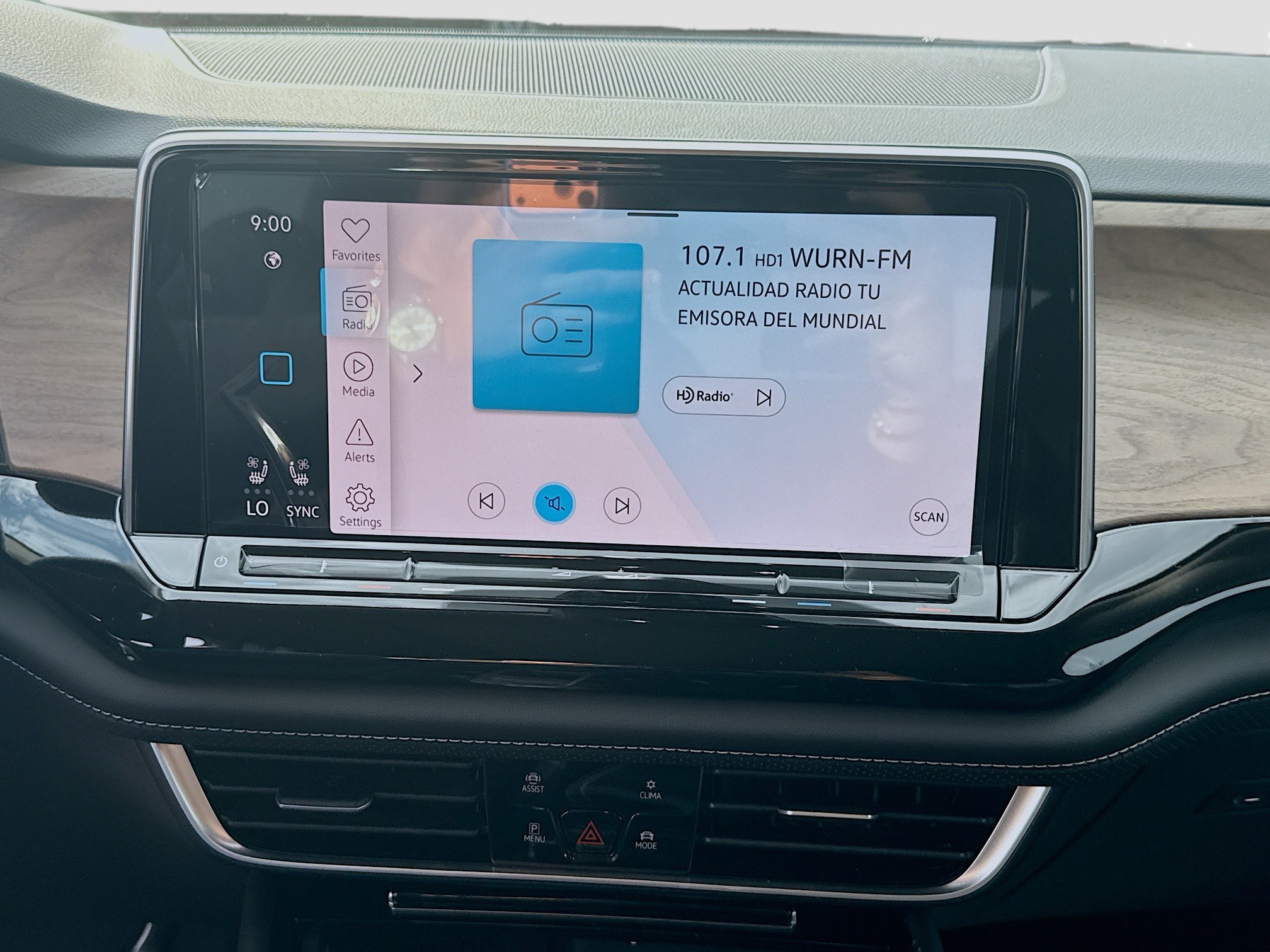 New 2026 Green Volkswagen 2.0T SE w/Technology image 12