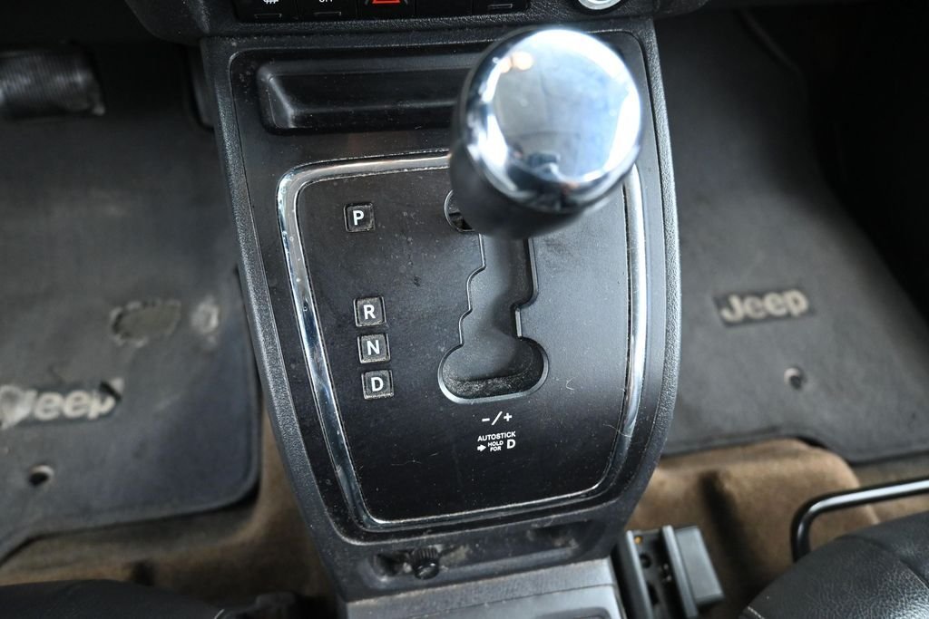 Used 2014 Deep Cherry Red Crystal Pearlcoat Jeep Latitude image 16
