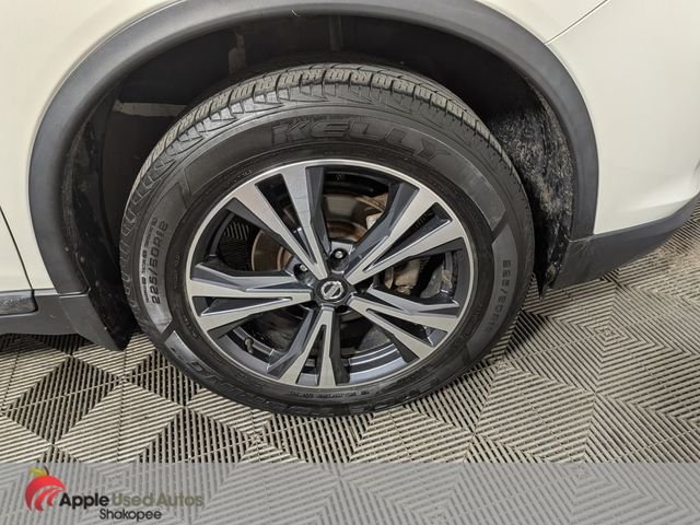 Used 2017 White Nissan SL image 42