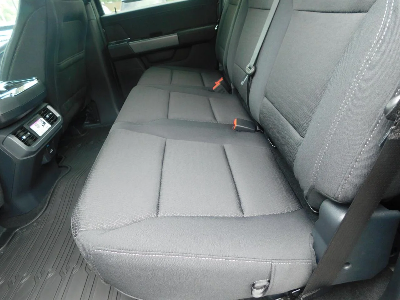 New 2026 Carbonized Gray Metallic Ford XLT image 26