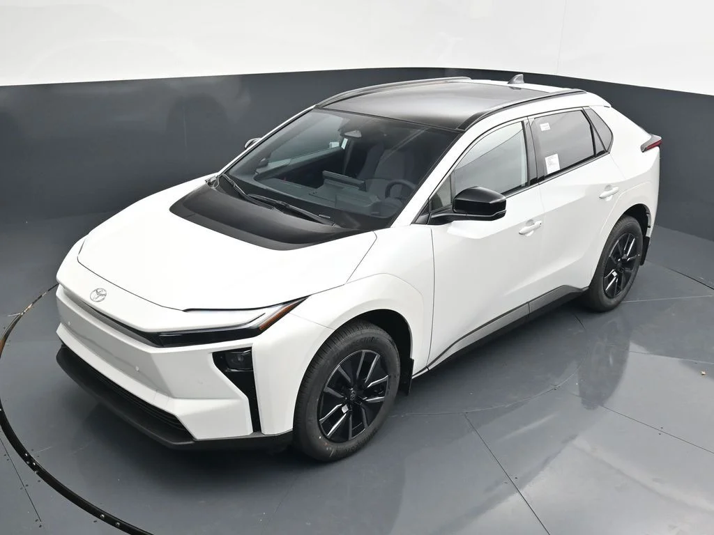 New 2026 Wind Chill Pearl <sup>1</sup> Toyota  XLE image 23