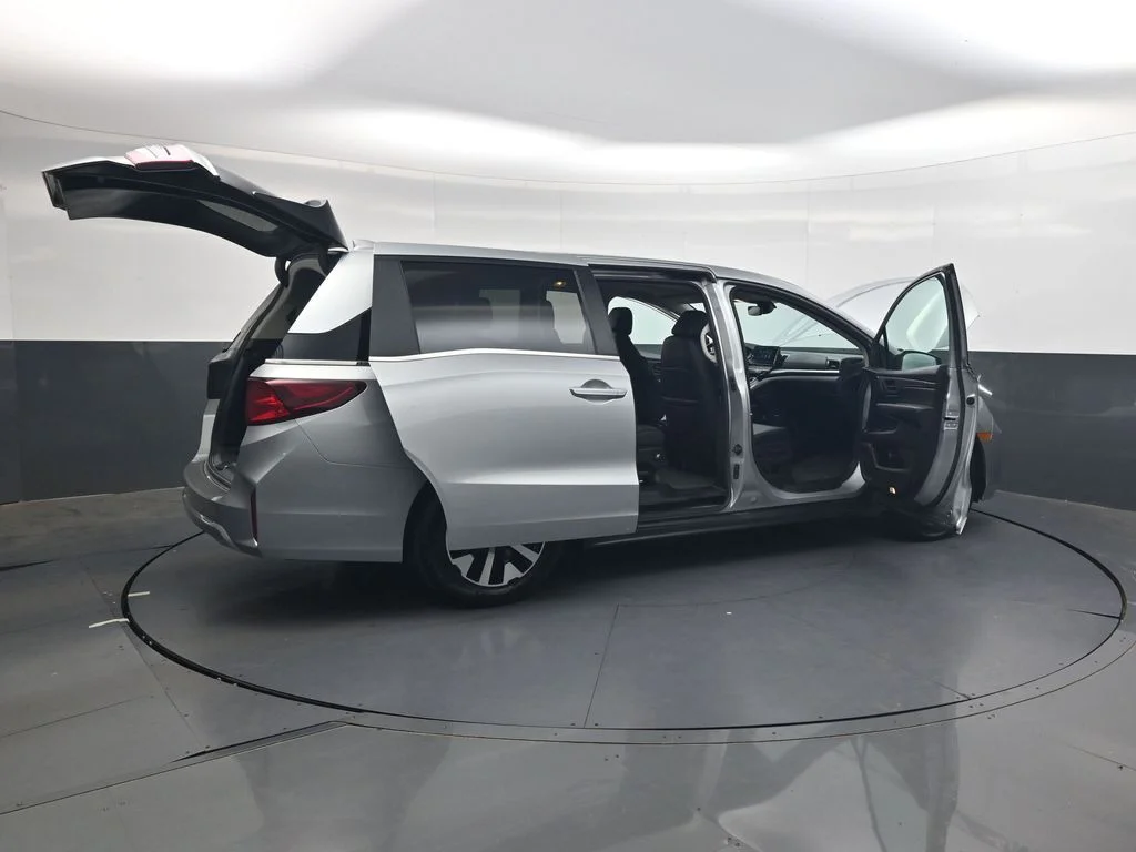 Used 2025 Solar Silver Metallic Honda EX-L image 47