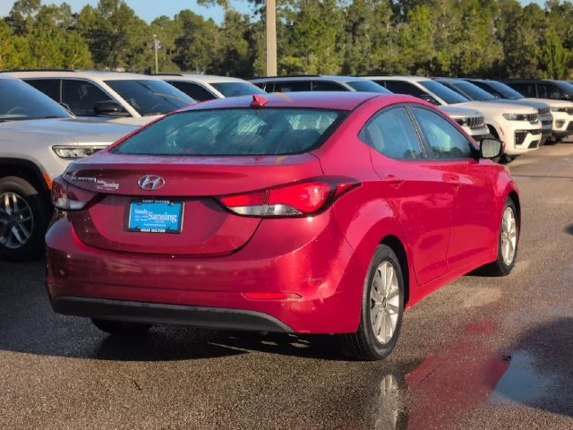 Used 2016 Red Hyundai SE image 5