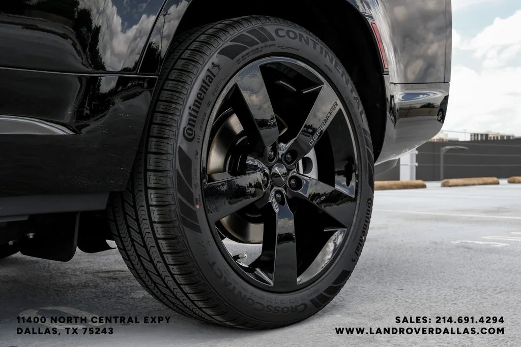 New 2026 Santorini Black Metallic Land Rover X-Dynamic SE image 53
