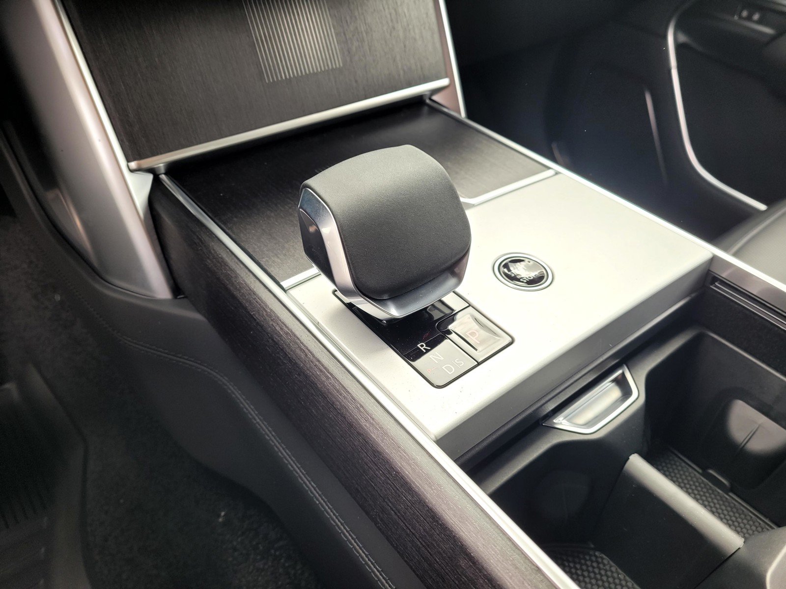 New 2026 Santorini Black Land Rover Autobiography image 20