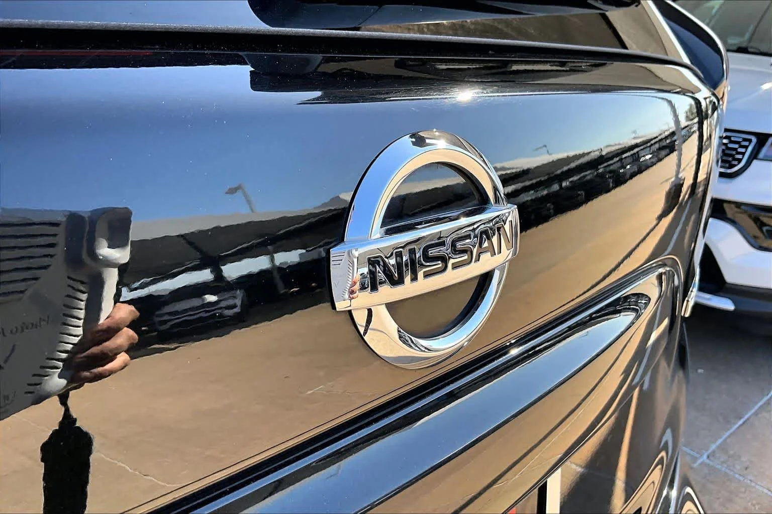 Used 2018 Magnetic Black Metallic Nissan Platinum image 28