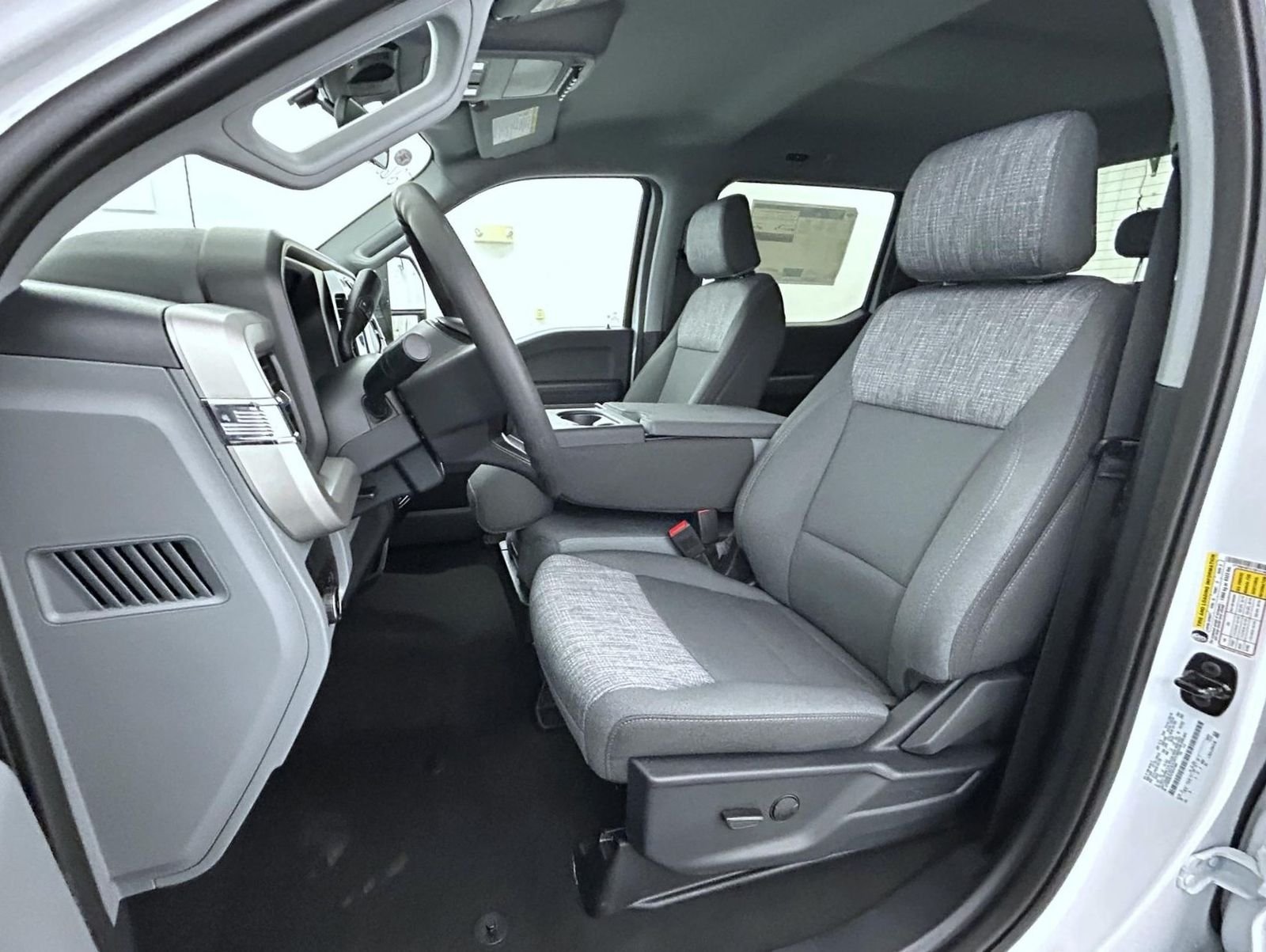 New 2026 Oxford White Ford XLT image 10