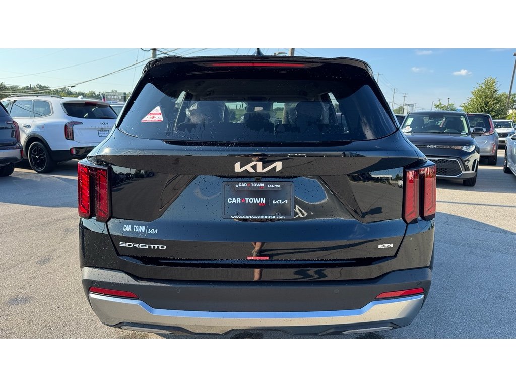2025 Kia Sorento S photo 3
