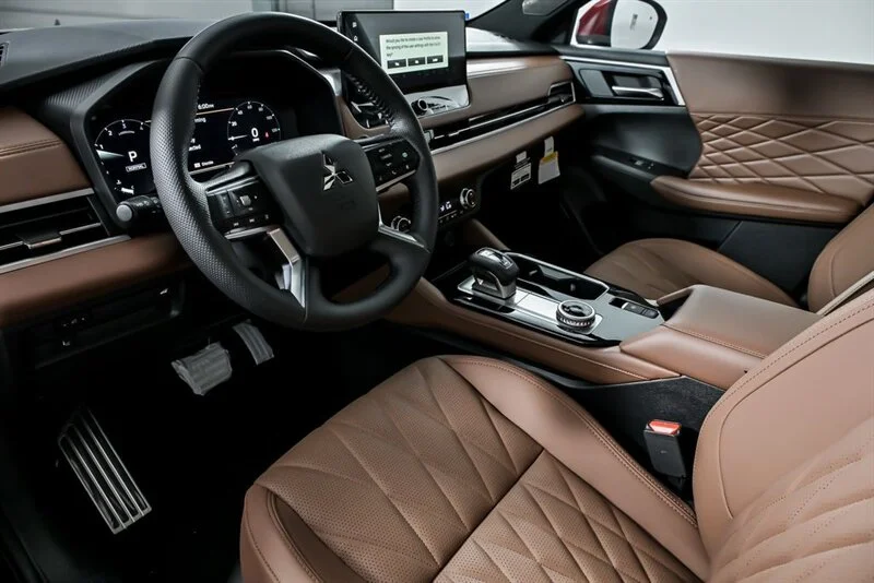 2025 Mitsubishi Outlander SEL - Photo 12