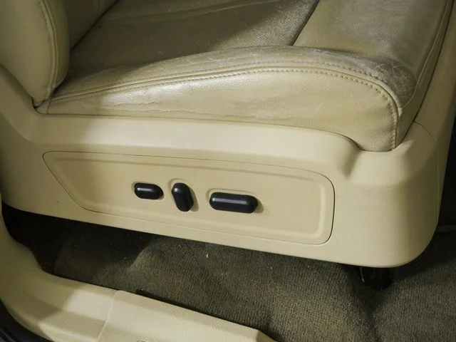 Used 2015 Brown Lincoln Base image 14