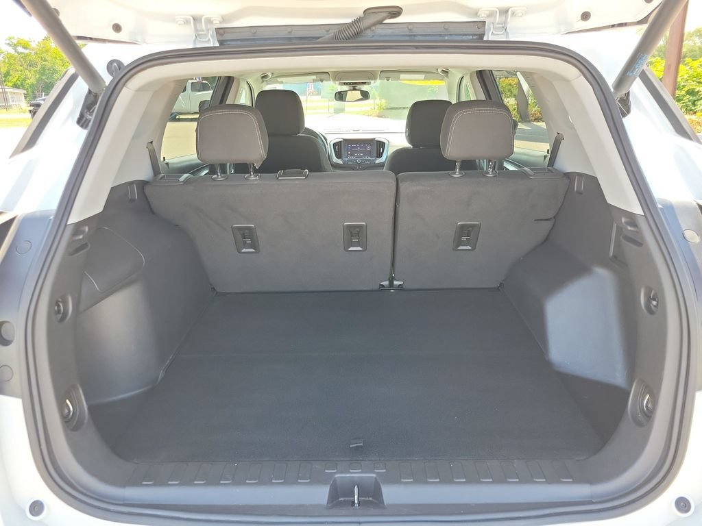 Used 2023 Summit White GMC SLE image 8