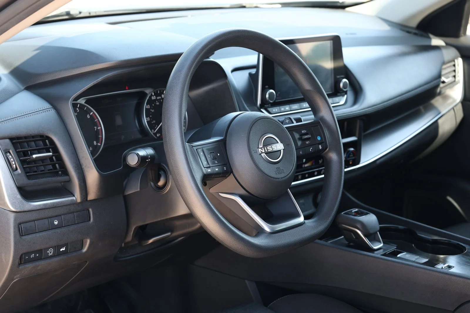 Used 2024 Gray Nissan SV image 12