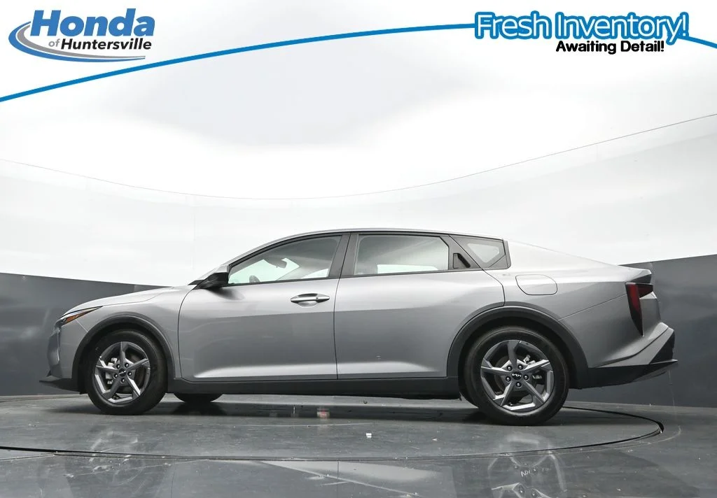 2025 Kia K4 LXS - Photo 29