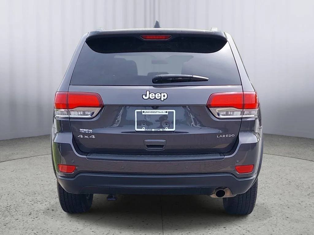 Used 2020 Gray Jeep Laredo E image 4