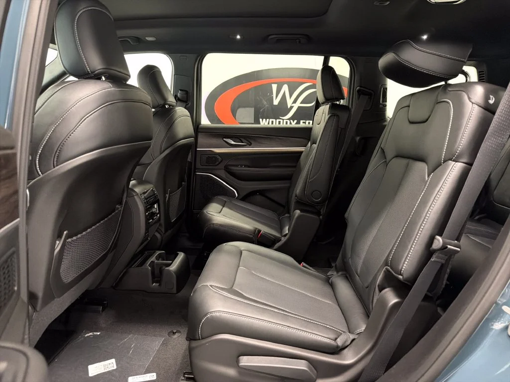New 2027 Gray Jeep Limited image 13