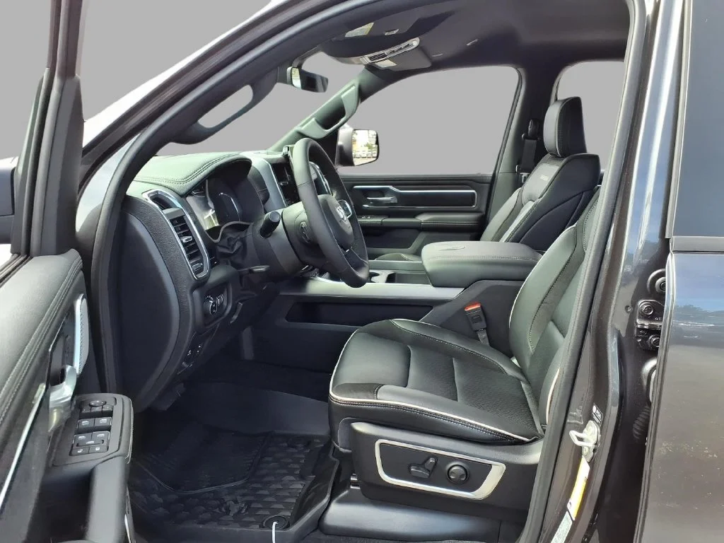 New 2026 Granite Crystal Metallic Clear-Coat Exterior Paint RAM Laramie image 20